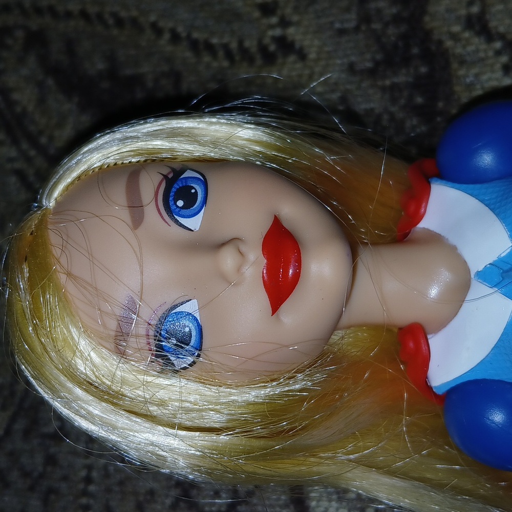 SUPERGIRL AND TRANSFORMING BUS - Picture 6 of 16